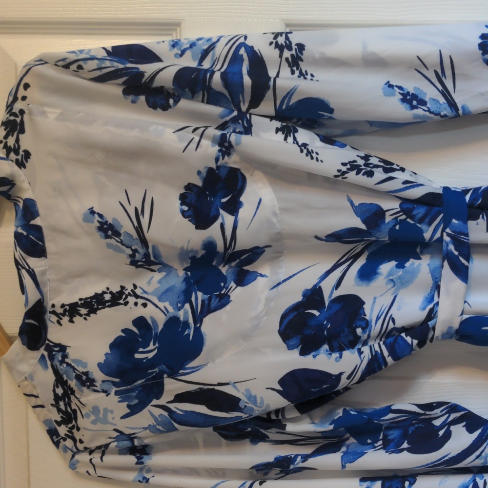 Blue and white floral robe - Picture 4 of 4